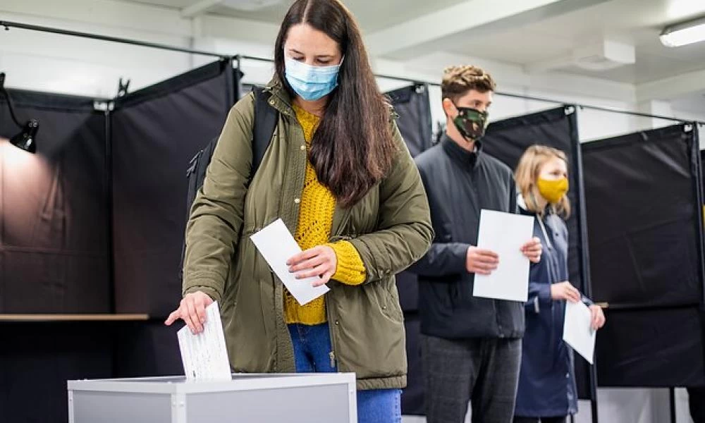 Εκλογές στη Λιθουανία: Ο καθένας με το στυλό του